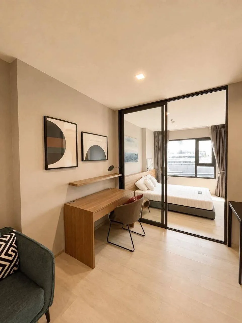 1 bedroom condo for rent in Chit Lom / Ploenchit Bangkok - kitchen and dining area