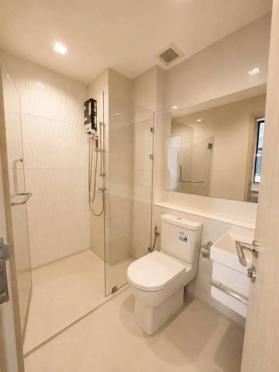 1 bedroom condo for rent in Chit Lom / Ploenchit Bangkok - master bedroom interior
