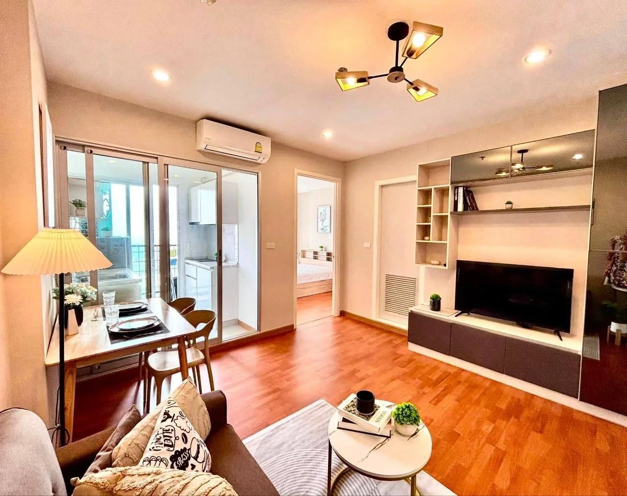 1 bedroom condo for rent in Bang Khae Bangkok - bathroom and modern finishes