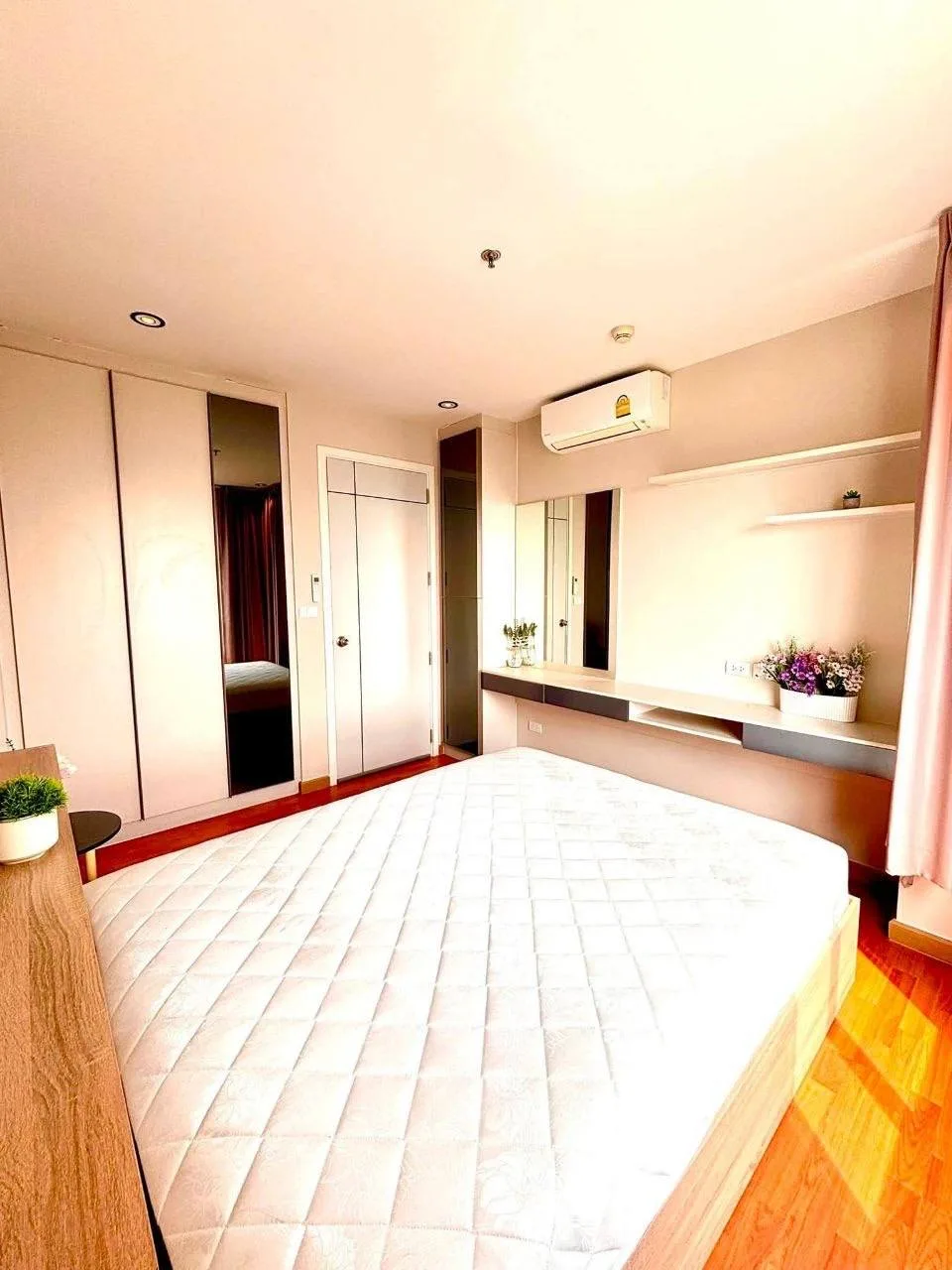 1 bedroom condo for rent in Bang Khae Bangkok - kitchen and dining area