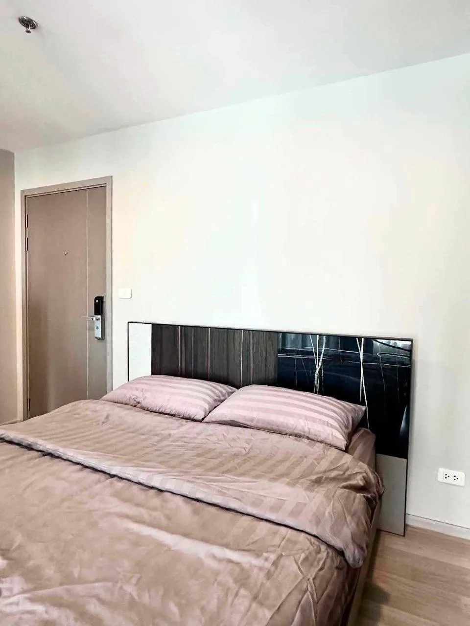 1 bedroom condo for rent in Bang Na Bangkok - living room view