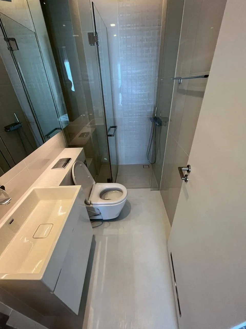 1 bedroom condo for rent in Ladprao Bangkok - swimming pool and building amenities