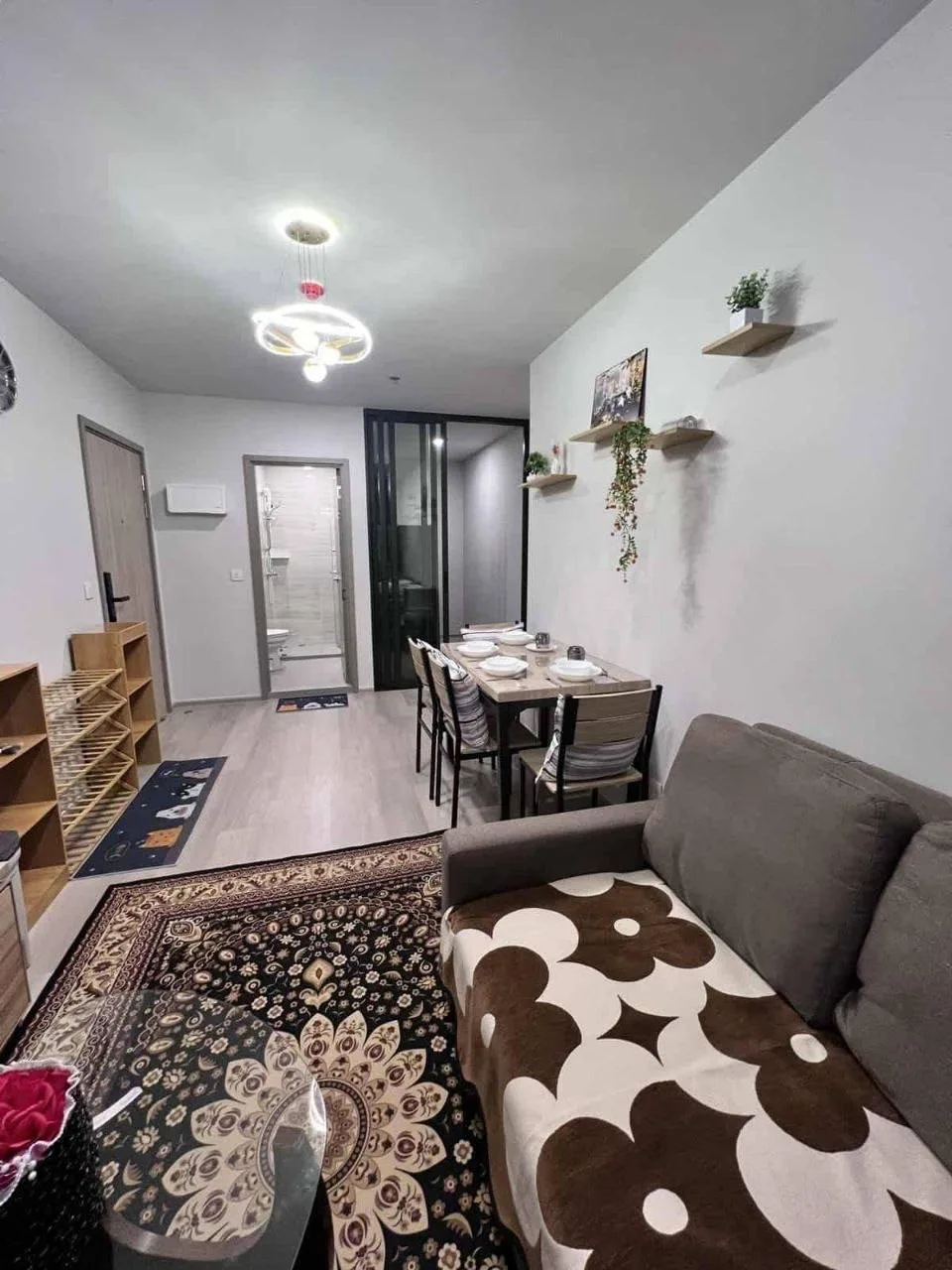 2 bedroom condo for rent in On Nut Bangkok - kitchen and dining area