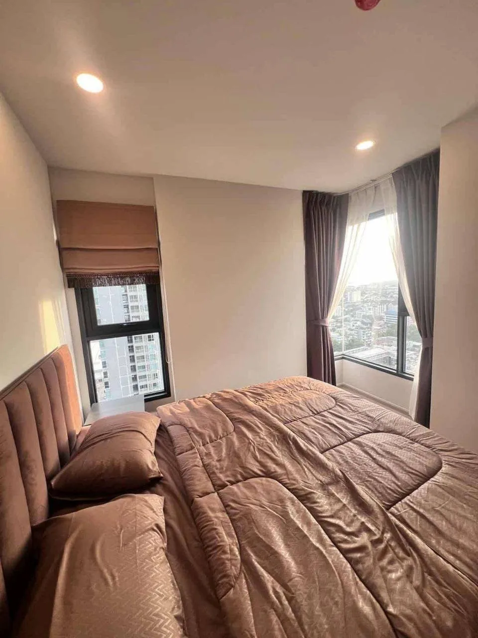 2 bedroom condo for rent in On Nut Bangkok - master bedroom interior