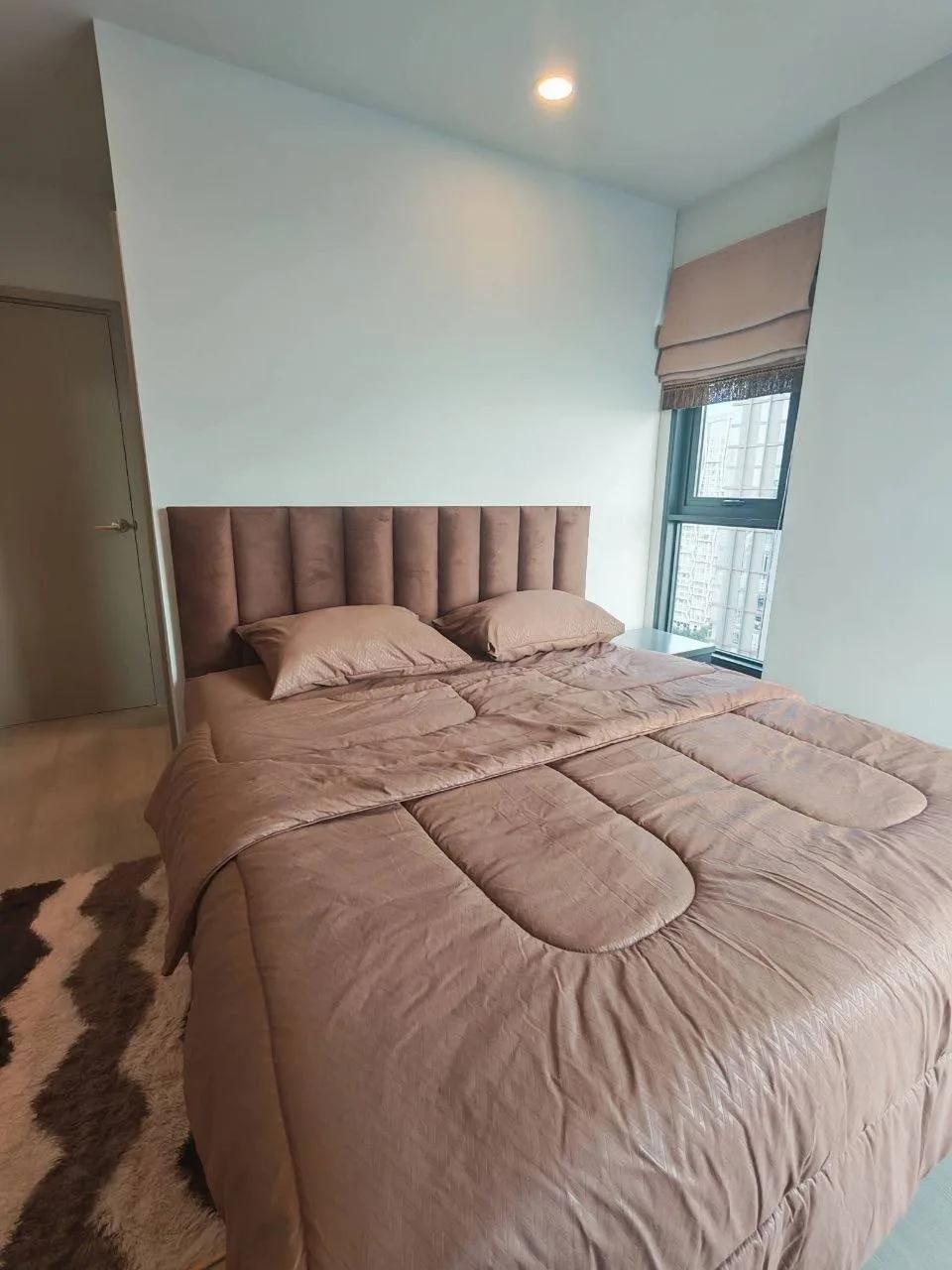 2 bedroom condo for rent in On Nut Bangkok - swimming pool and building amenities