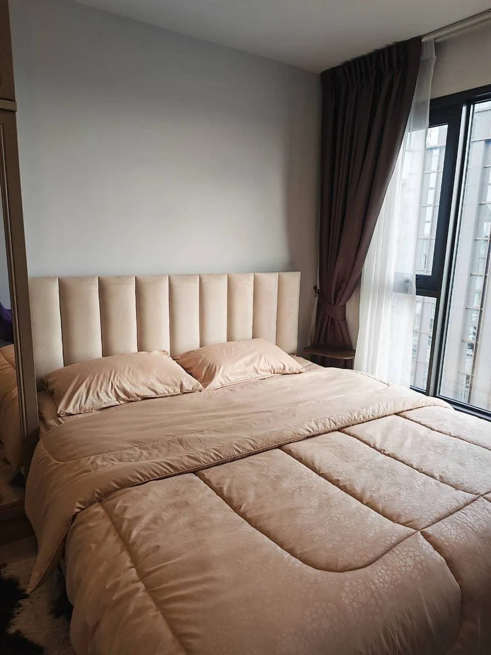 2 bedroom condo for rent in On Nut Bangkok - master bedroom interior