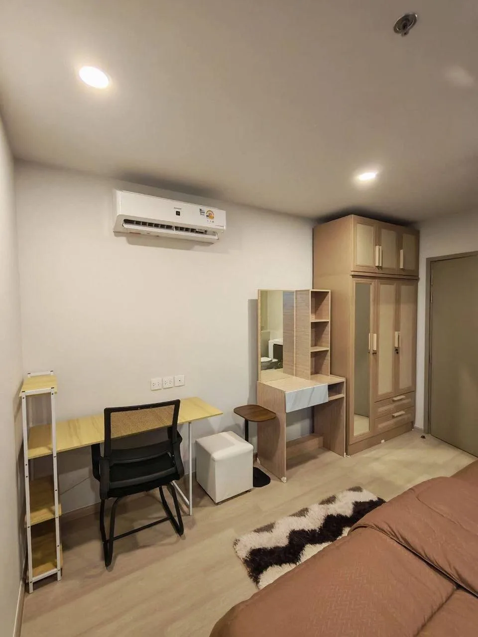 2 bedroom condo for rent in On Nut Bangkok - bathroom and modern finishes