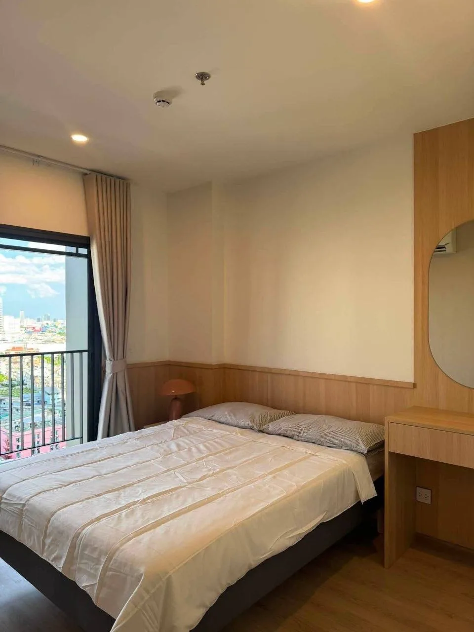 1 bedroom condo for rent in Rama 4 Bangkok - master bedroom interior