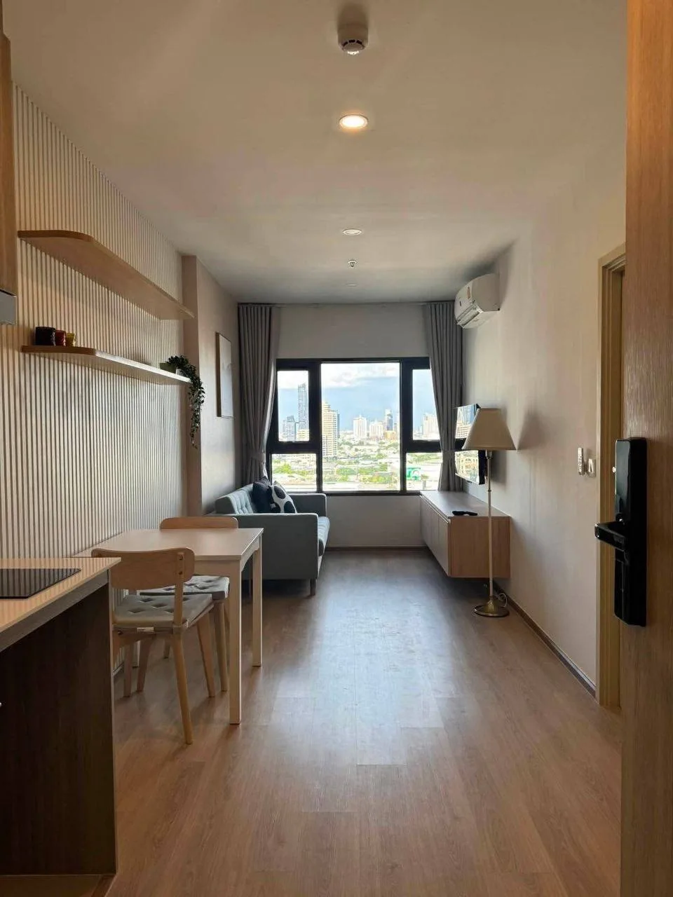 1 bedroom condo for rent in Rama 4 Bangkok - swimming pool and building amenities