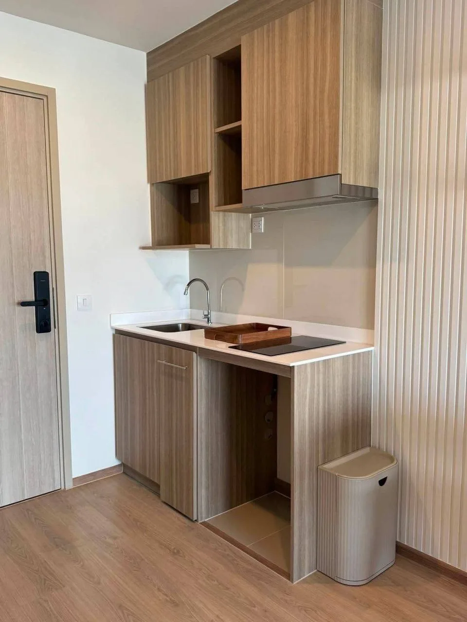 1 bedroom condo for rent in Rama 4 Bangkok - balcony perspective