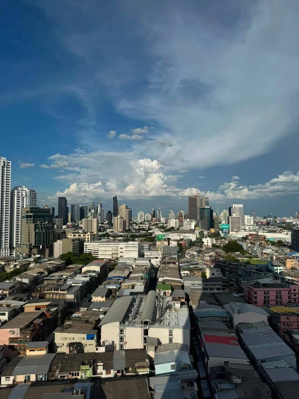 1 bedroom condo for rent in Rama 4 Bangkok - bathroom and modern finishes