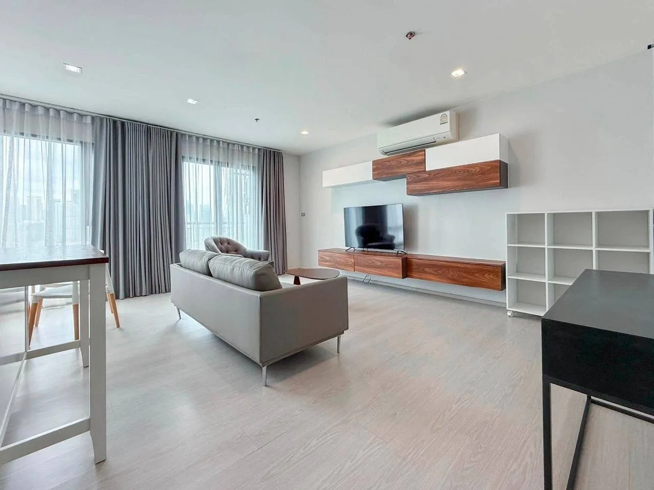 2 bedroom condo for sale in Thong Lo Bangkok - living room view