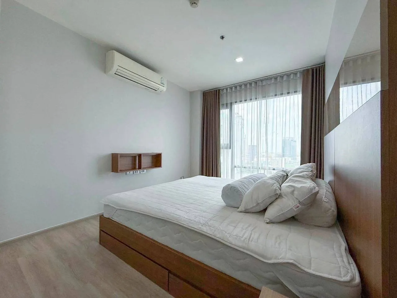 2 bedroom condo for sale in Thong Lo Bangkok - master bedroom interior