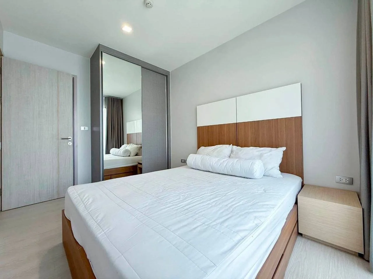 2 bedroom condo for sale in Thong Lo Bangkok - living room view