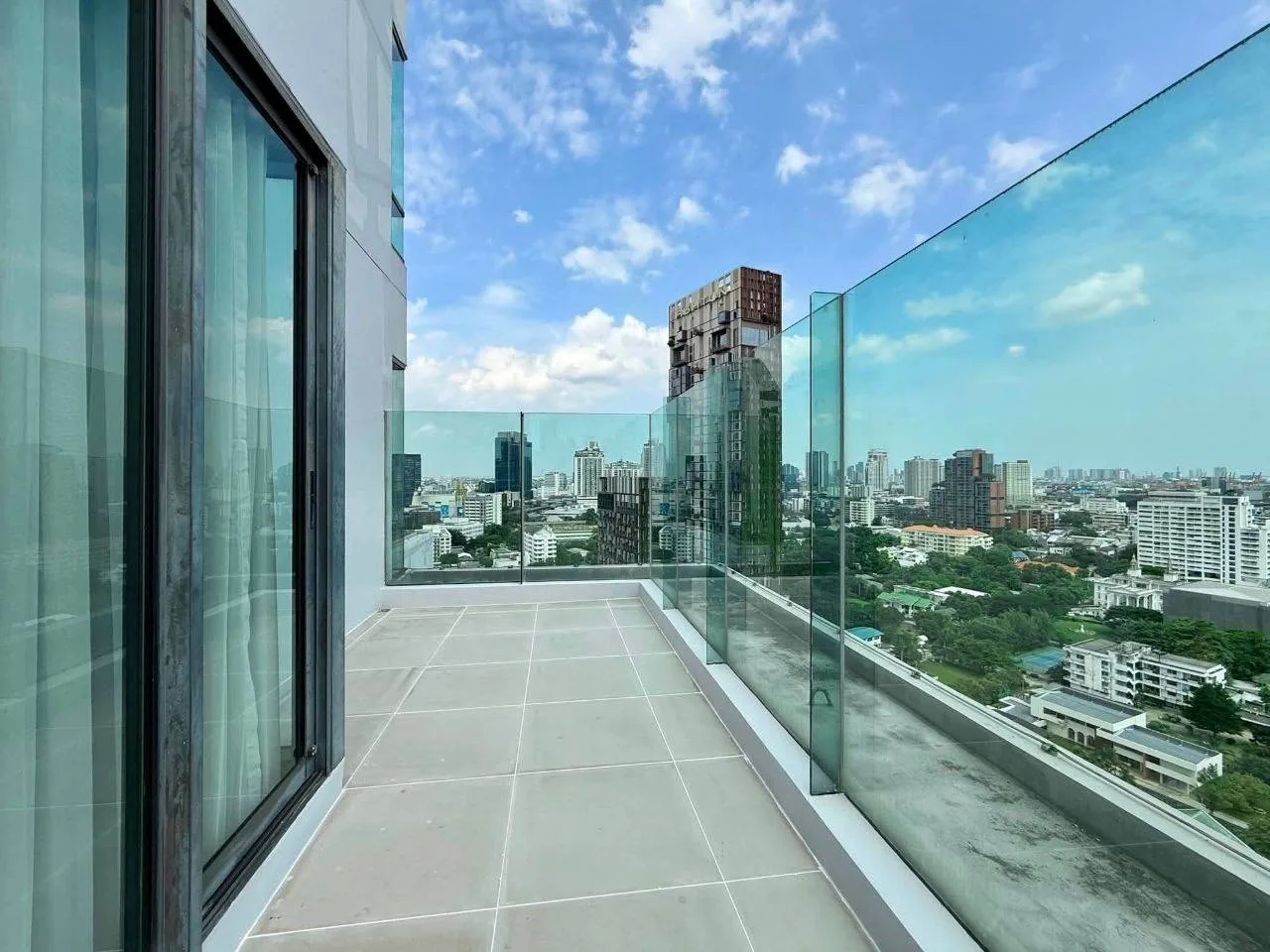 2 bedroom condo for sale in Thong Lo Bangkok - living room view