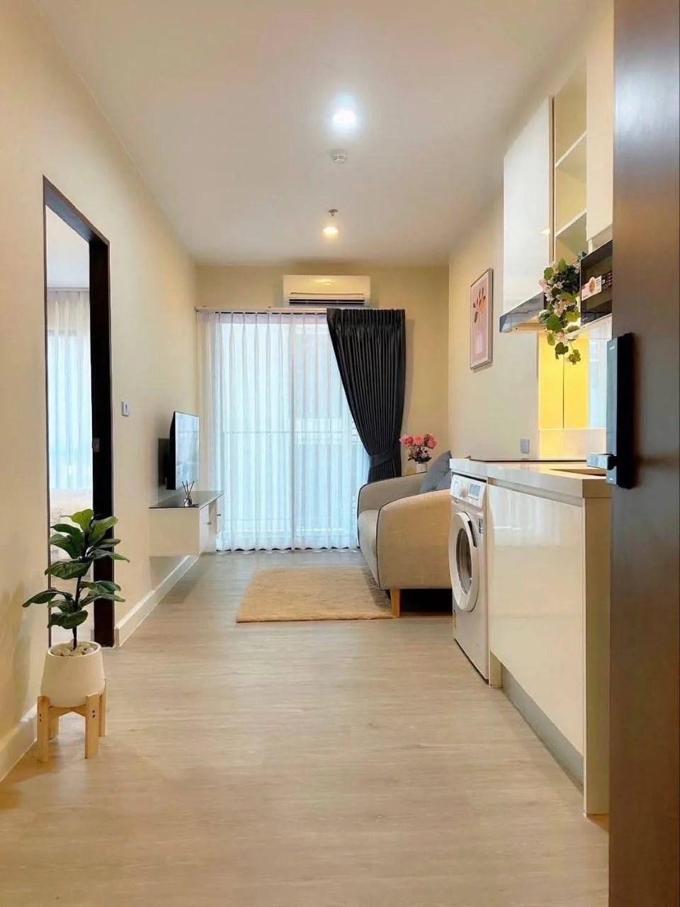 1 bedroom condo for rent in Bang Na Bangkok - kitchen and dining area