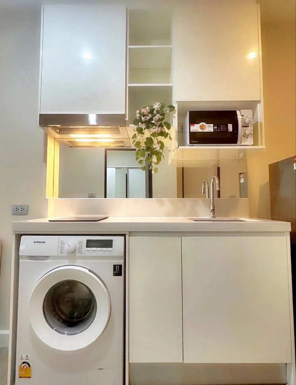 1 bedroom condo for rent in Bang Na Bangkok - bathroom and modern finishes