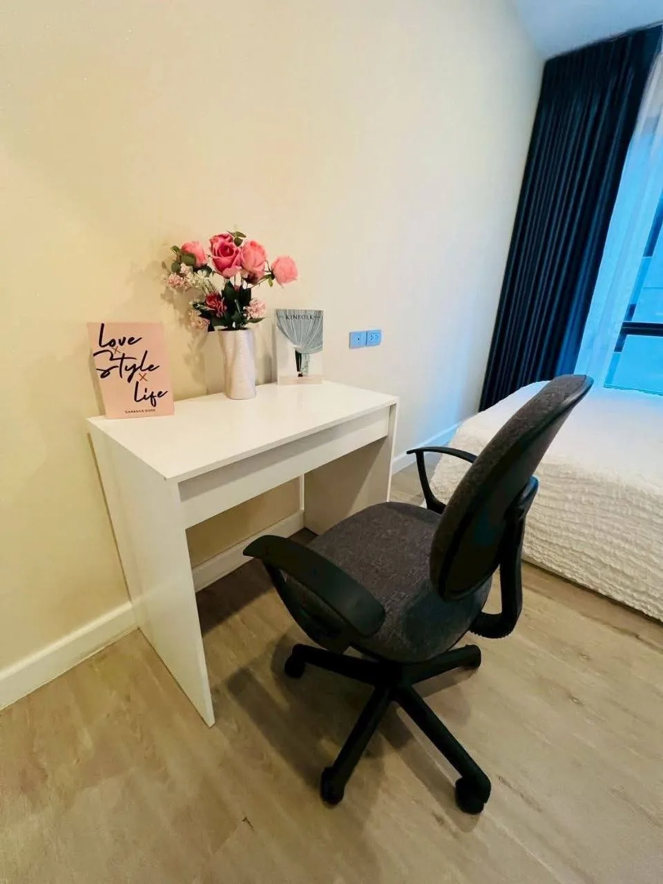 1 bedroom condo for rent in Bang Na Bangkok - living room view