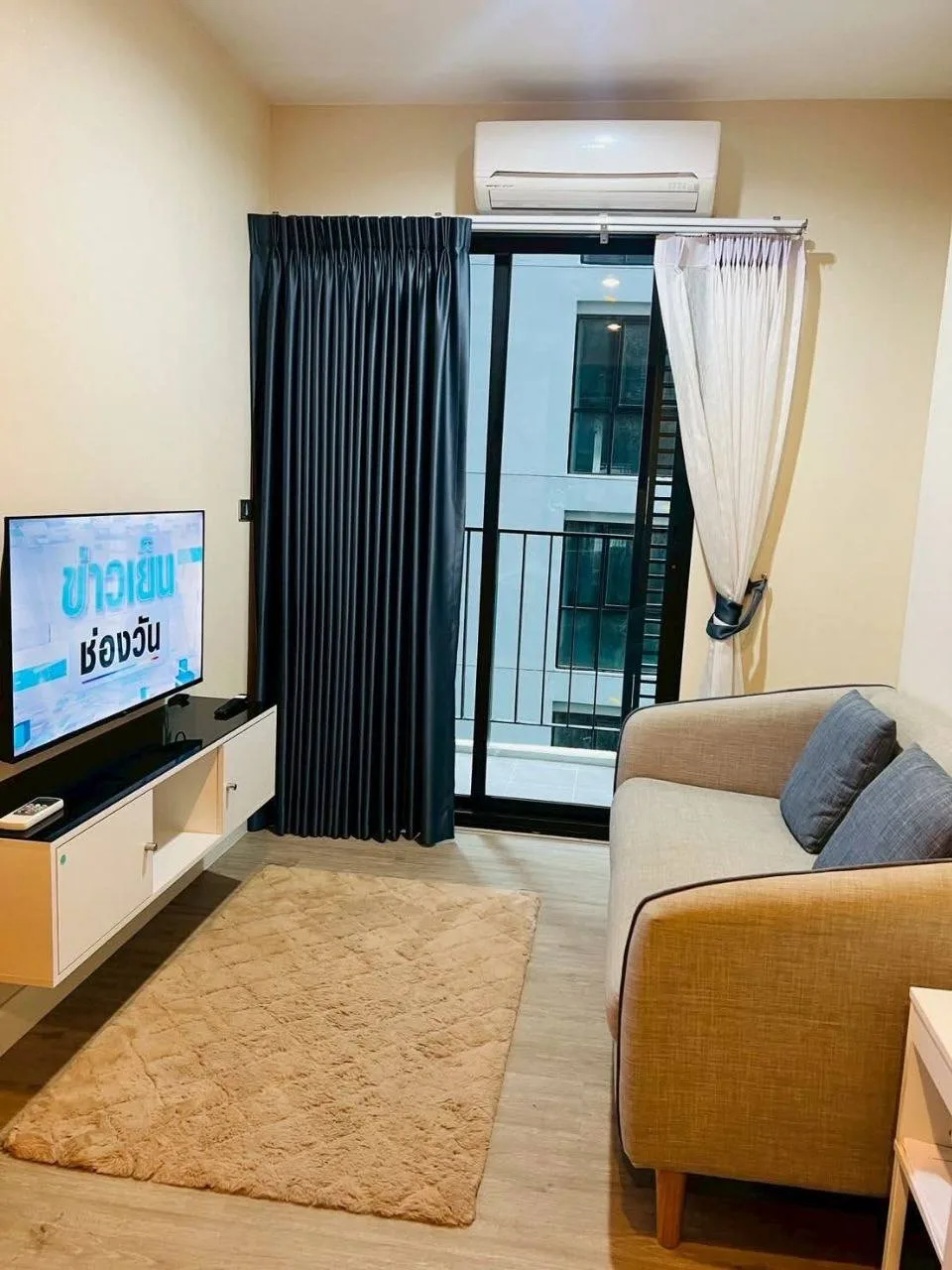 1 bedroom condo for rent in Bang Na Bangkok - master bedroom interior