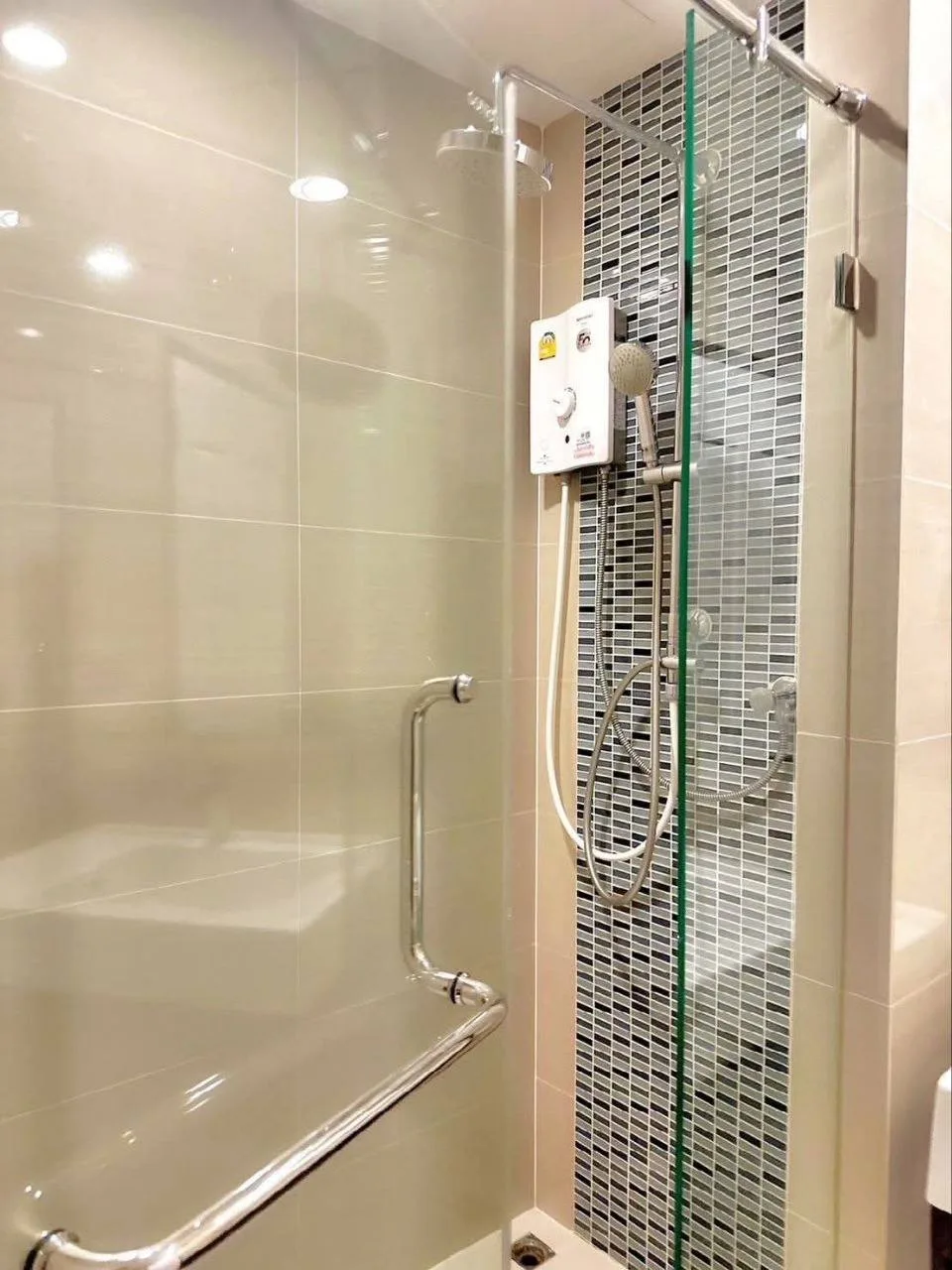 1 bedroom condo for rent in Bang Na Bangkok - living room view