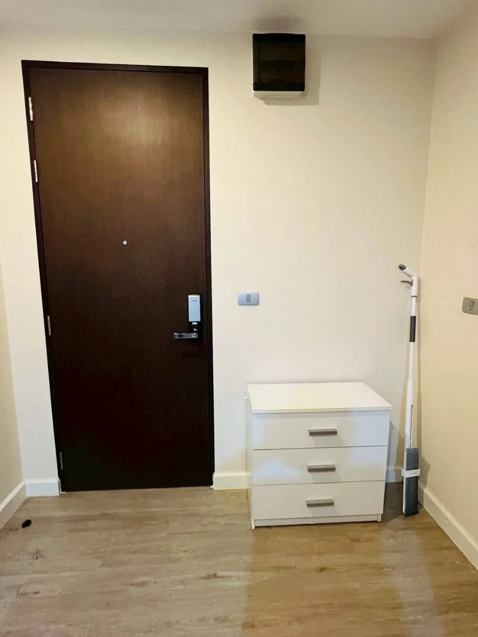 1 bedroom condo for rent in Bang Na Bangkok - kitchen and dining area
