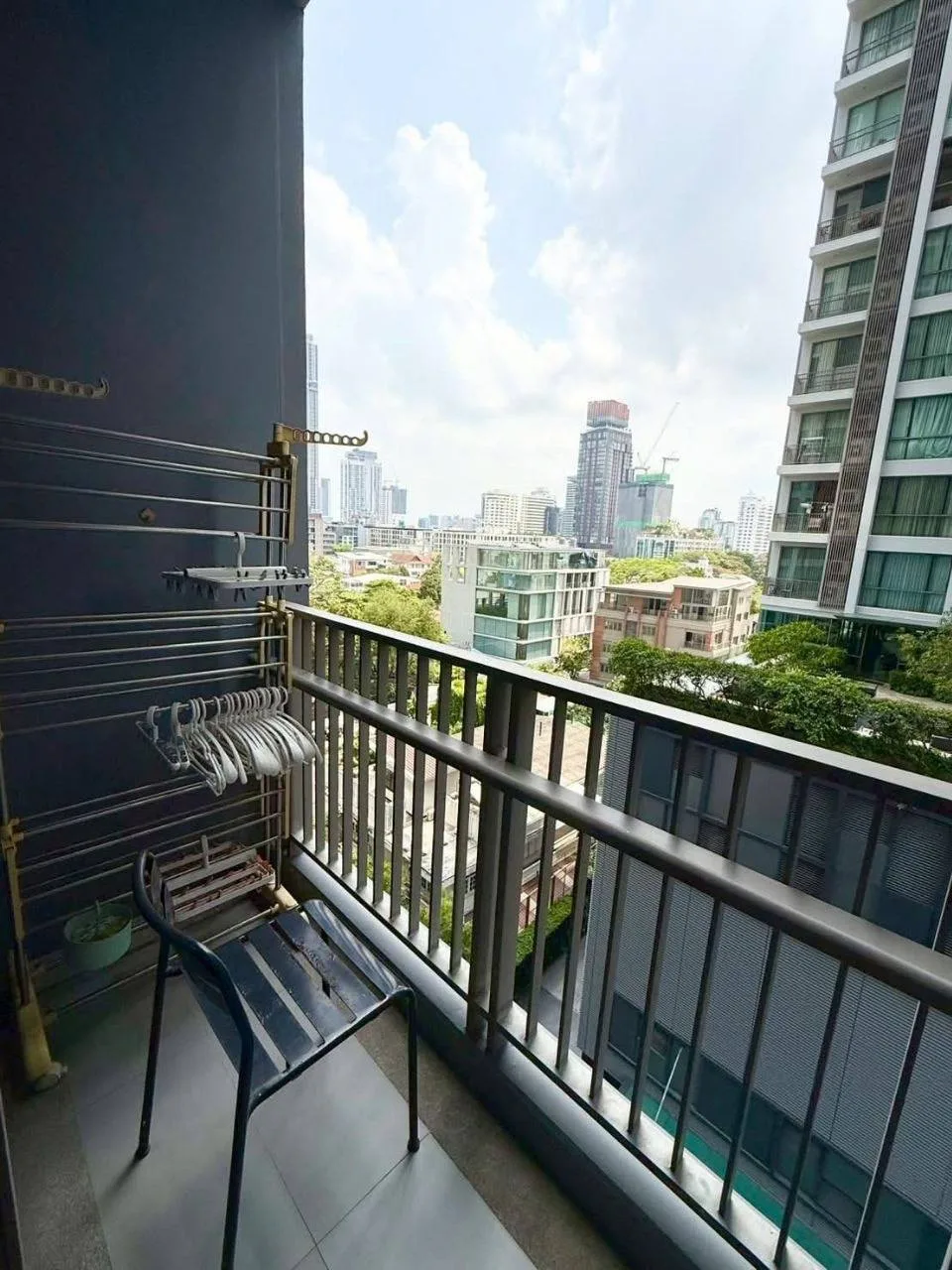 1 bedroom condo for rent in Thong Lo Bangkok - swimming pool and building amenities