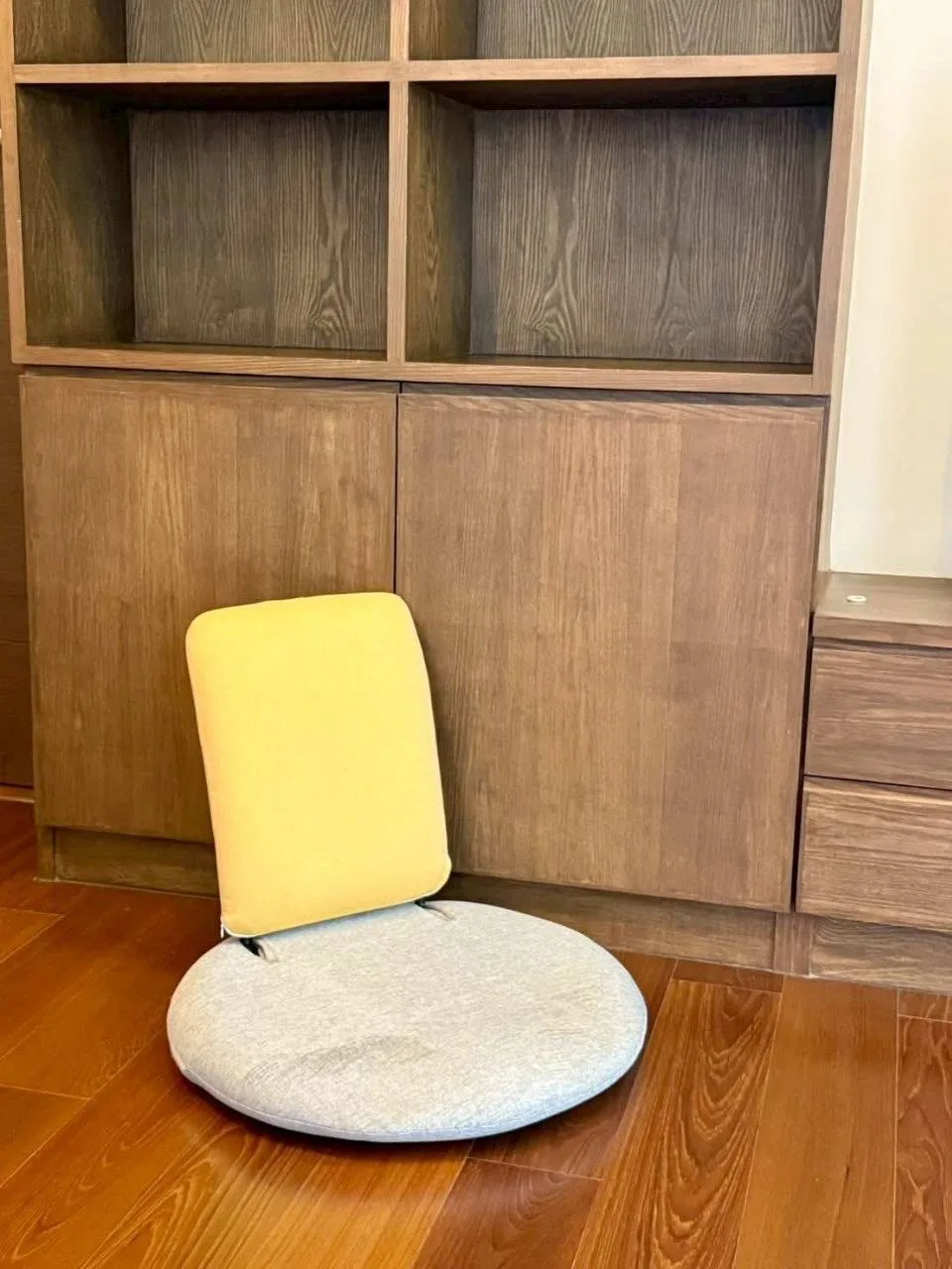 1 bedroom condo for rent in Thong Lo Bangkok - living room view