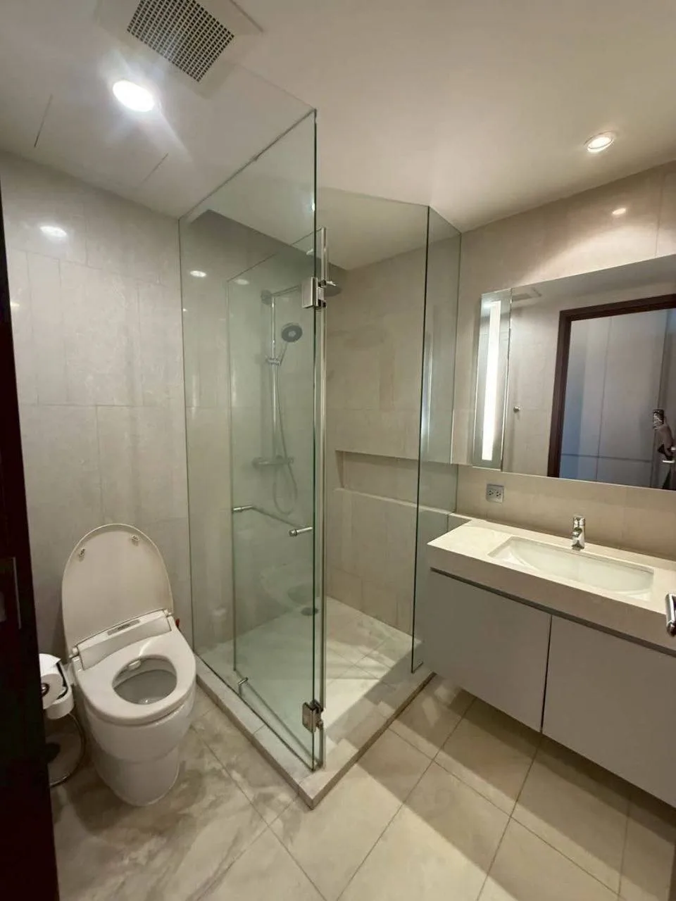 1 bedroom condo for rent in Thong Lo Bangkok - master bedroom interior