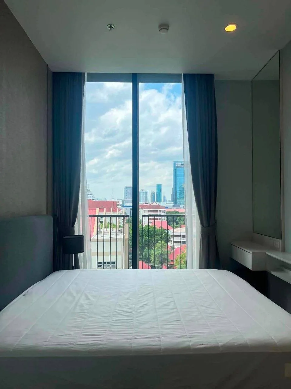 1 bedroom condo for rent in Asok Bangkok - master bedroom interior
