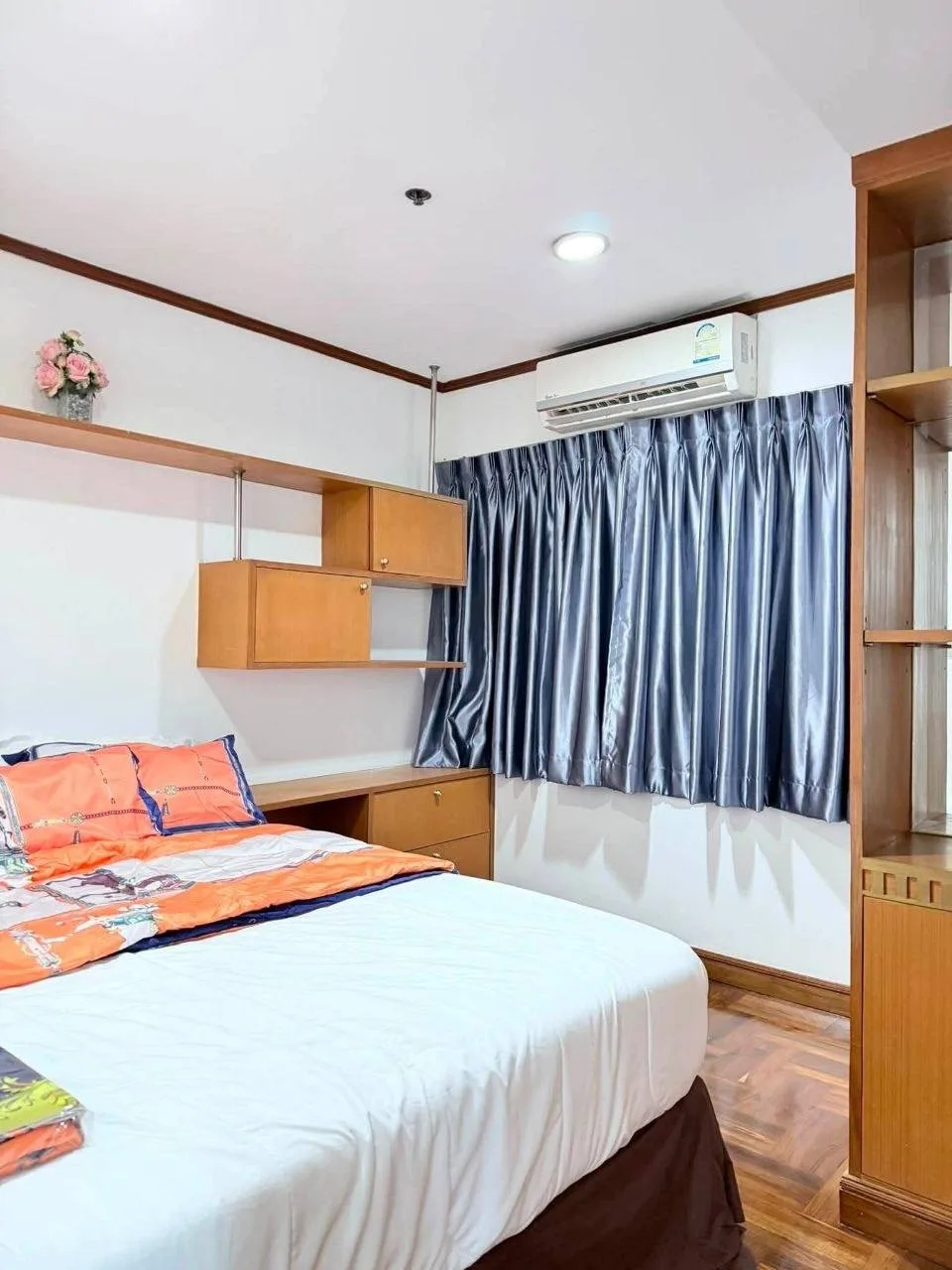 2 bedroom condo for rent in Chit Lom / Ploenchit Bangkok - living room view