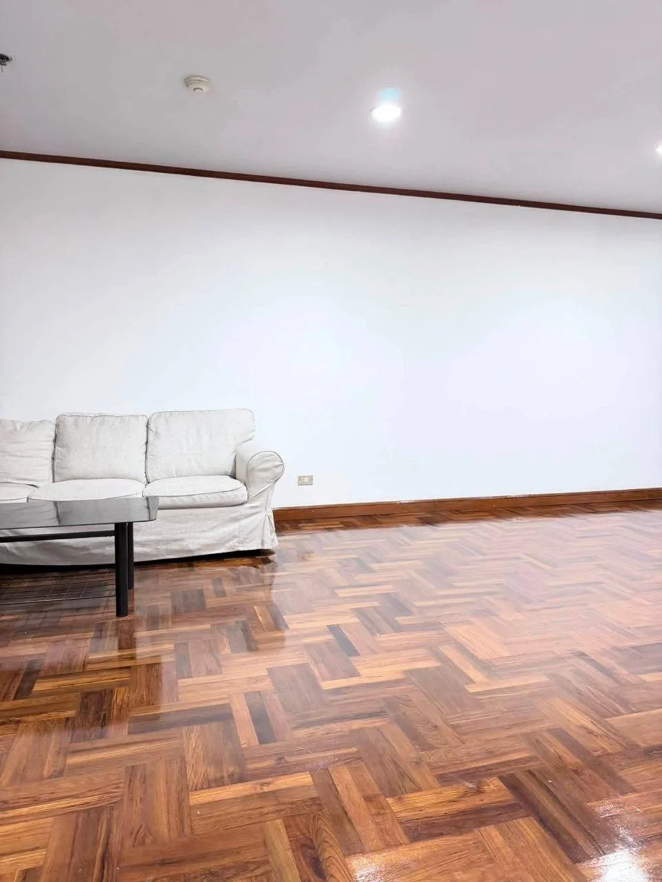 2 bedroom condo for rent in Chit Lom / Ploenchit Bangkok - kitchen and dining area