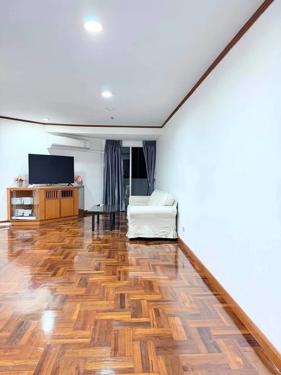 2 bedroom condo for rent in Chit Lom / Ploenchit Bangkok - master bedroom interior