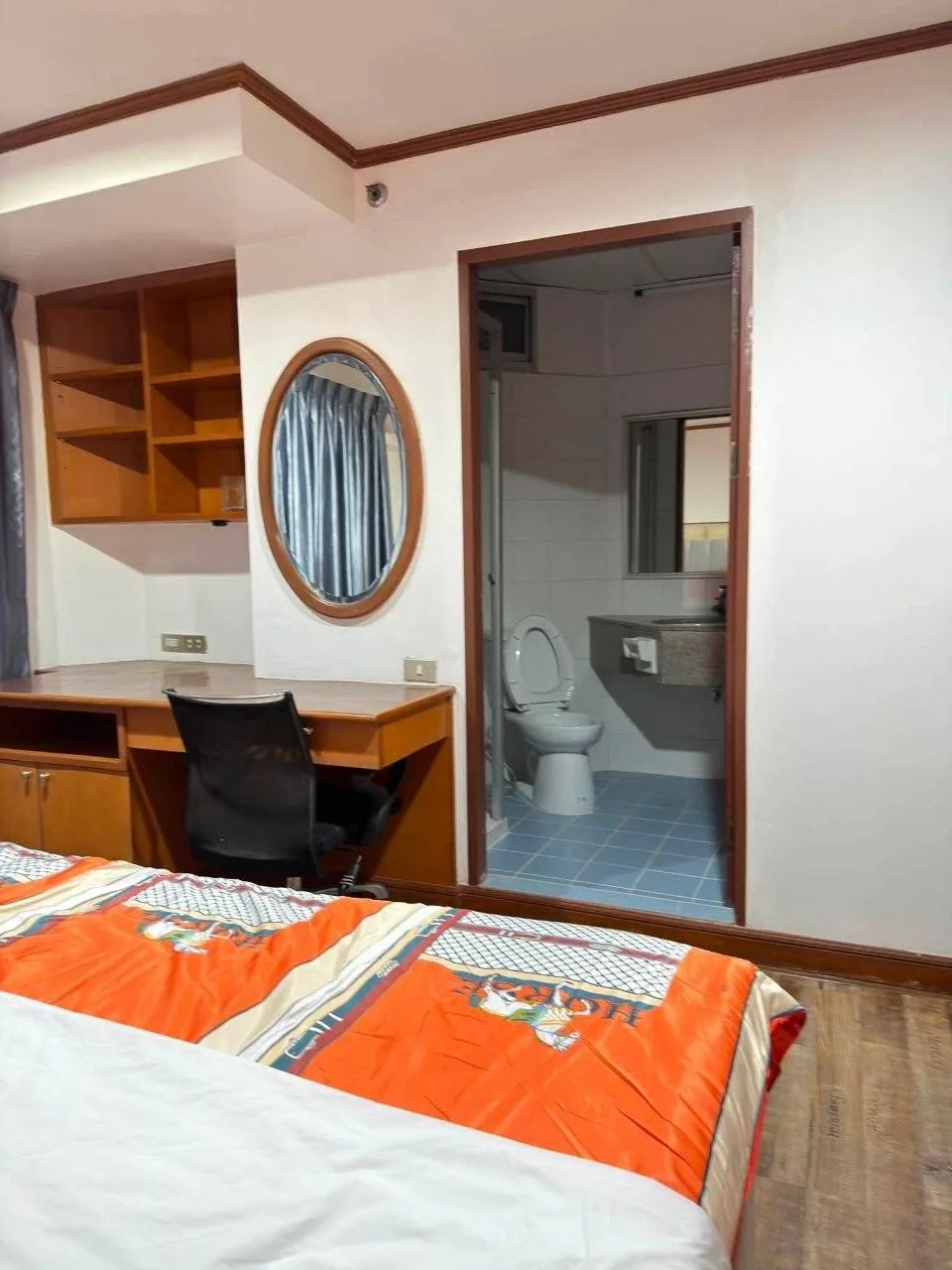 2 bedroom condo for rent in Chit Lom / Ploenchit Bangkok - living room view