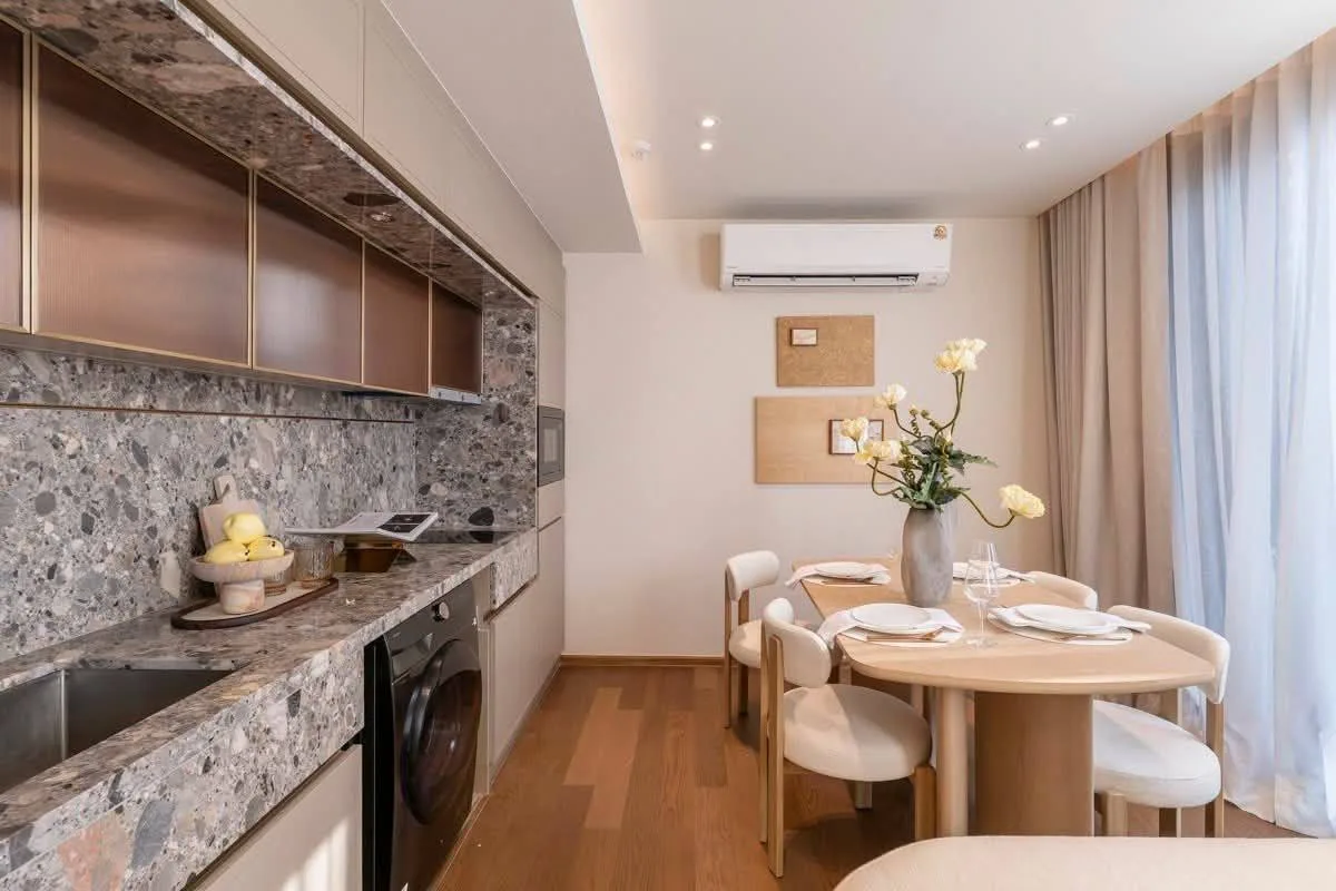 1 bedroom condo for rent in Sukhumvit Bangkok - balcony perspective