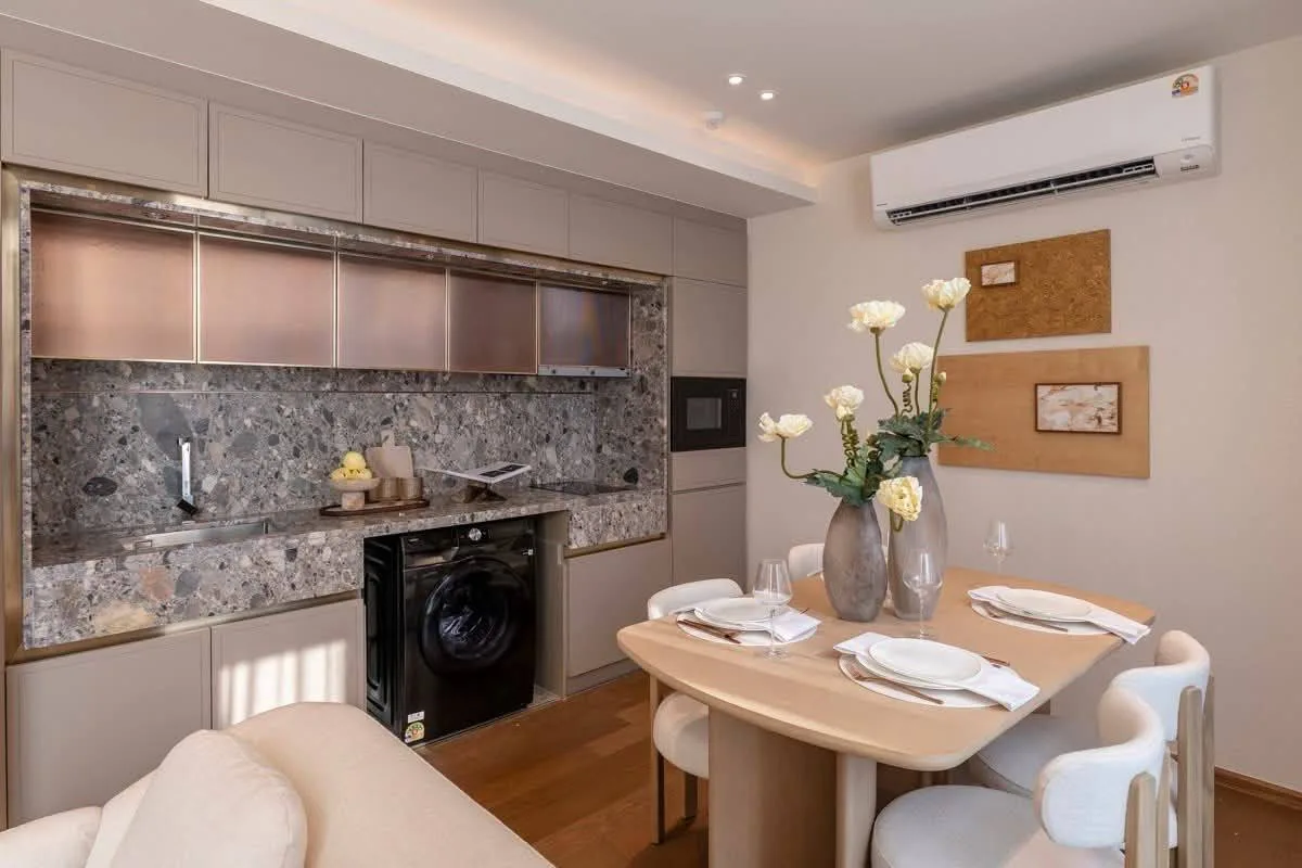 1 bedroom condo for rent in Sukhumvit Bangkok - kitchen and dining area
