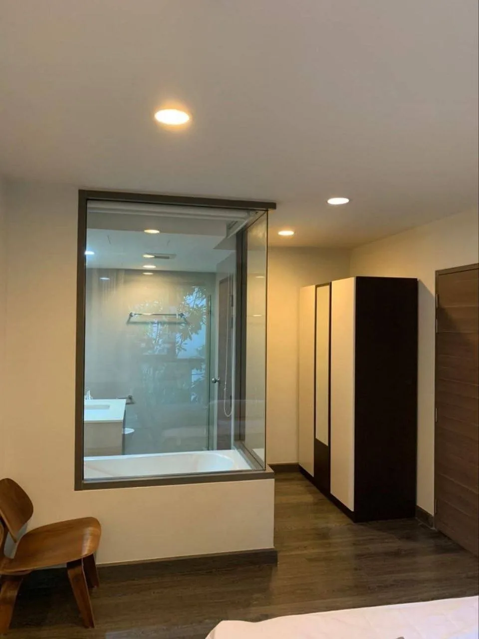 1 bedroom condo for rent in Asok Bangkok - bathroom and modern finishes