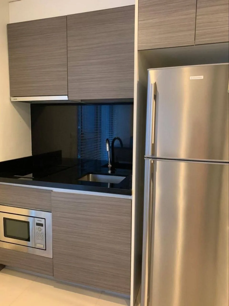 1 bedroom condo for rent in Asok Bangkok - swimming pool and building amenities