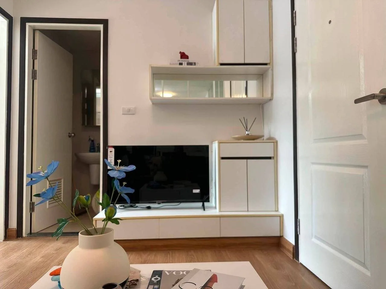 1 bedroom condo for rent in Bang Na Bangkok - bathroom and modern finishes