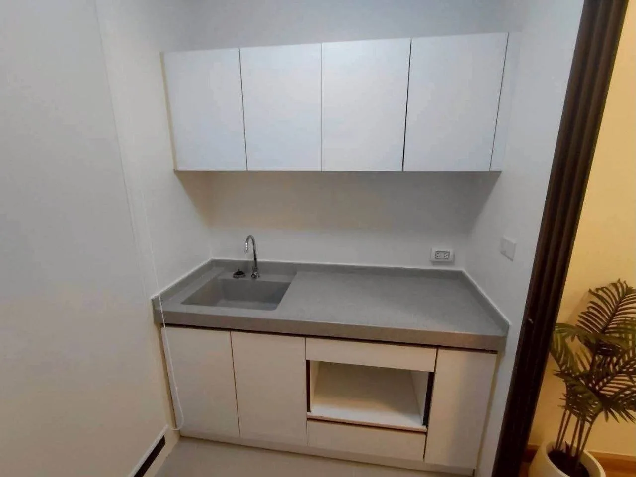 1 bedroom condo for rent in Bang Na Bangkok - master bedroom interior