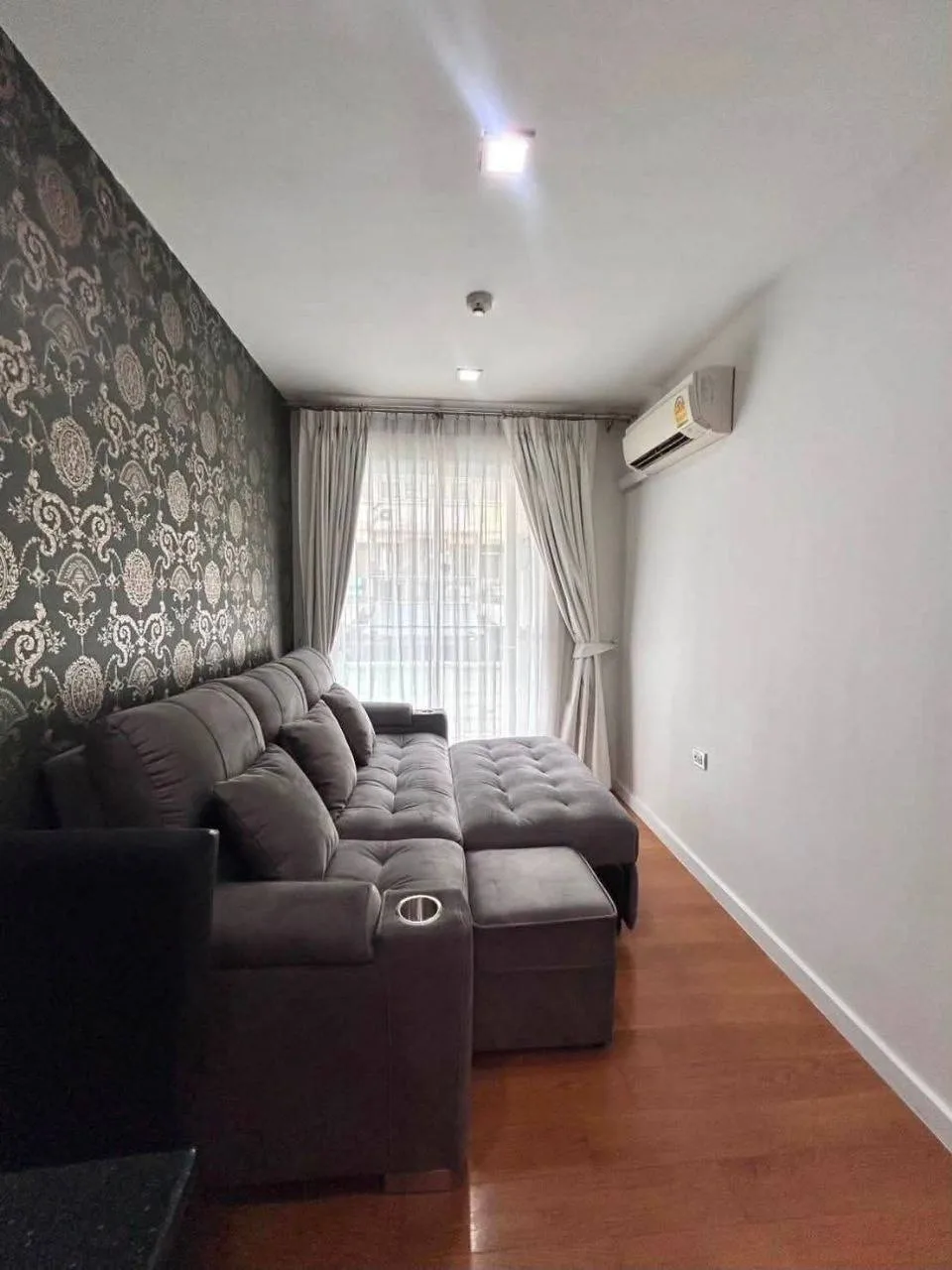 1 bedroom condo for rent in Sathorn Bangkok - kitchen and dining area