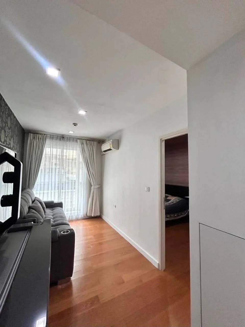 1 bedroom condo for rent in Sathorn Bangkok - bathroom and modern finishes