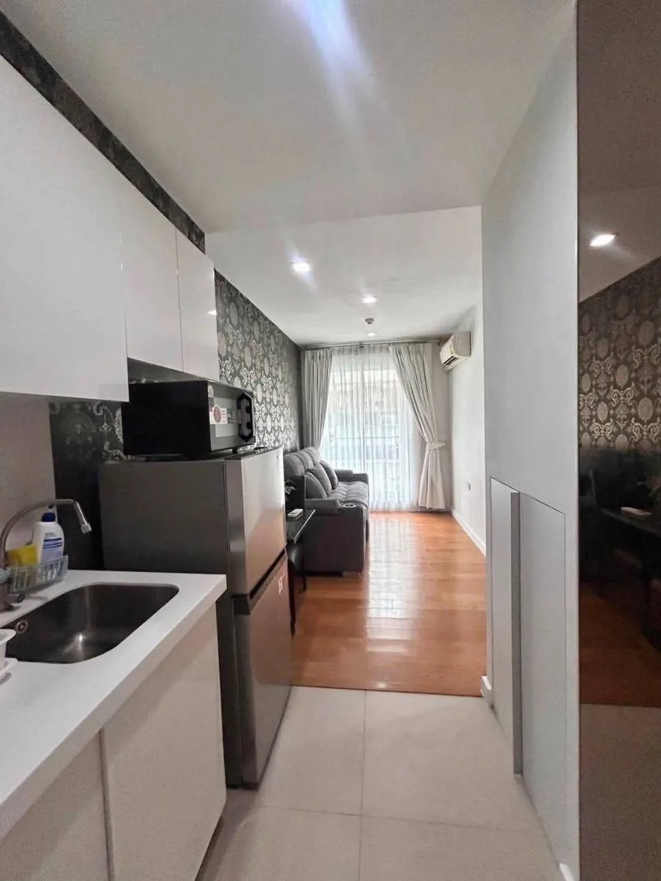 1 bedroom condo for rent in Sathorn Bangkok - balcony perspective