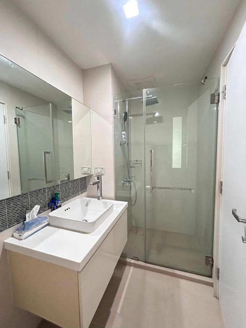 1 bedroom condo for rent in Sathorn Bangkok - swimming pool and building amenities