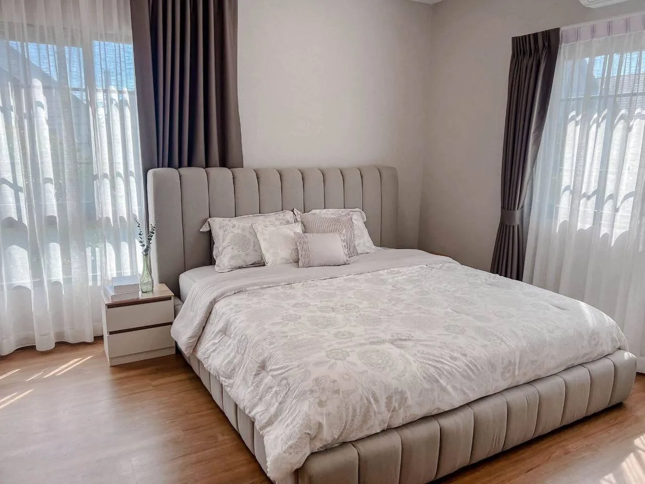 4 bedroom house for rent in Bang Na Bangkok - bathroom and modern finishes