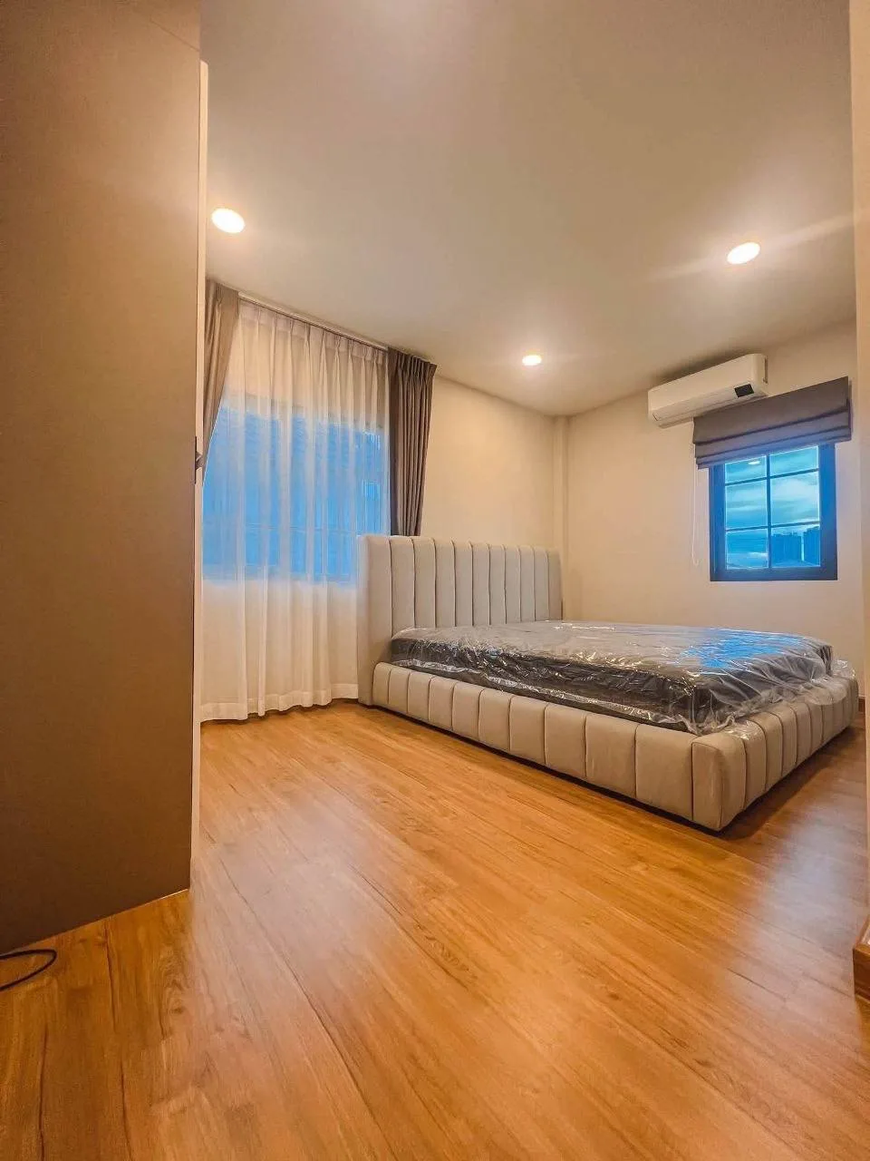 4 bedroom house for rent in Bang Na Bangkok - swimming pool and building amenities