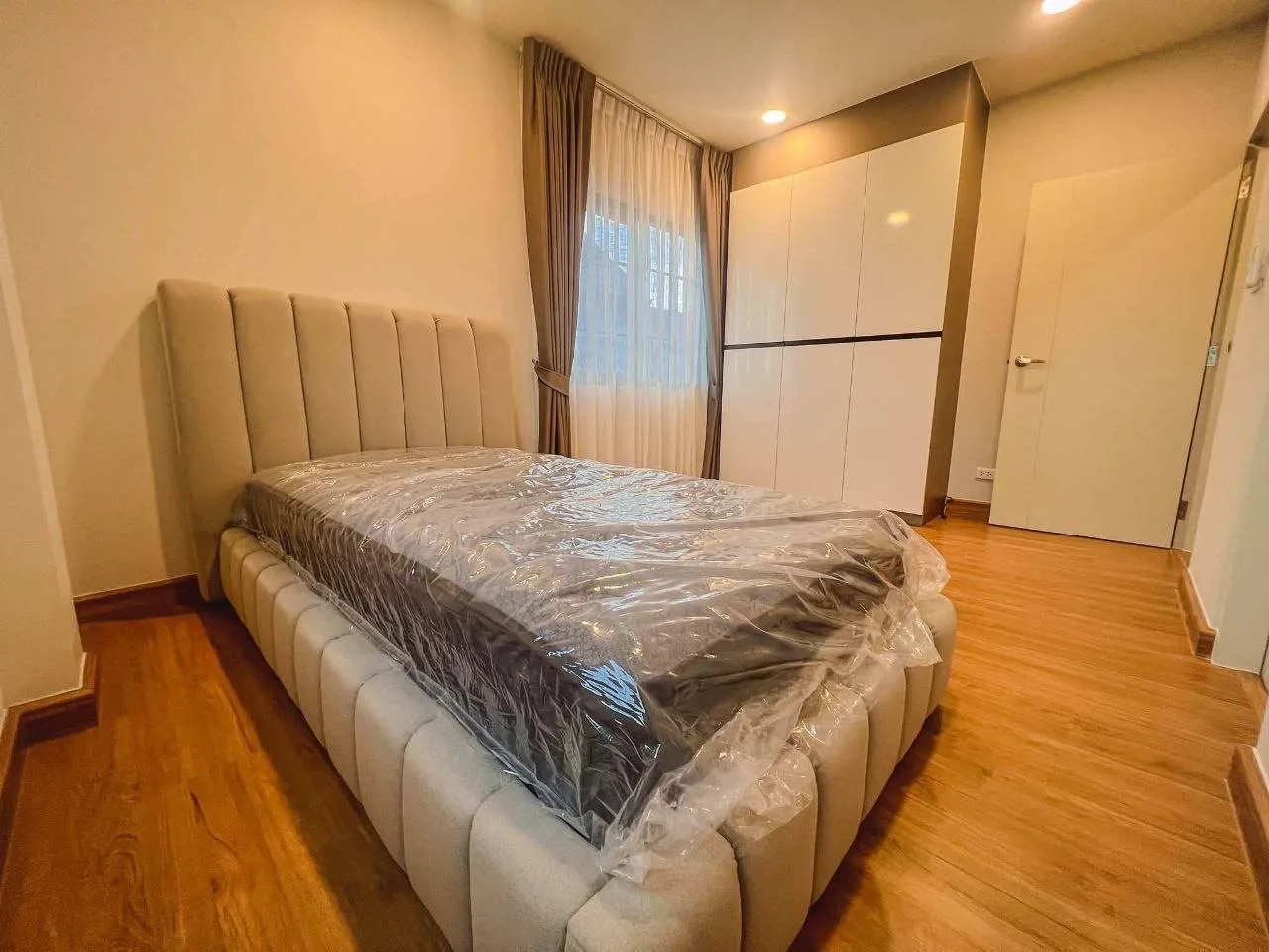 4 bedroom house for rent in Bang Na Bangkok - balcony perspective