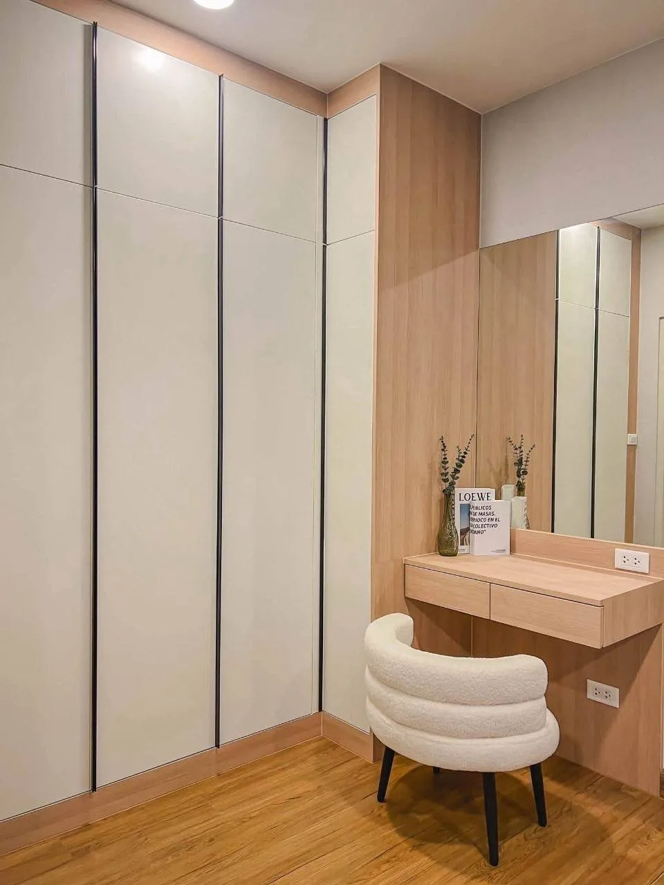 4 bedroom house for rent in Bang Na Bangkok - living room view