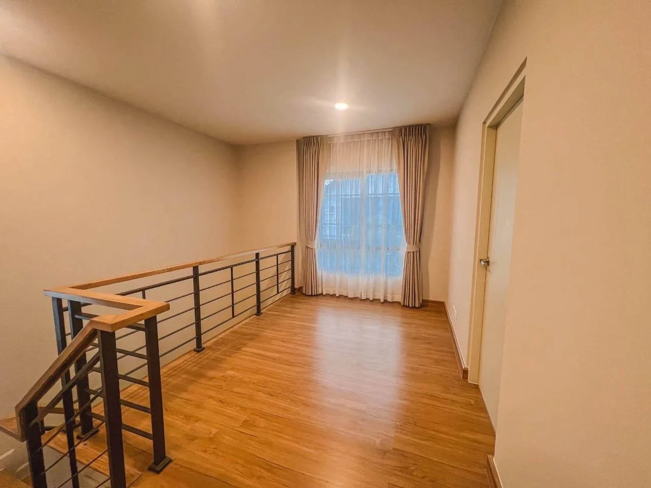 4 bedroom house for rent in Bang Na Bangkok - balcony perspective