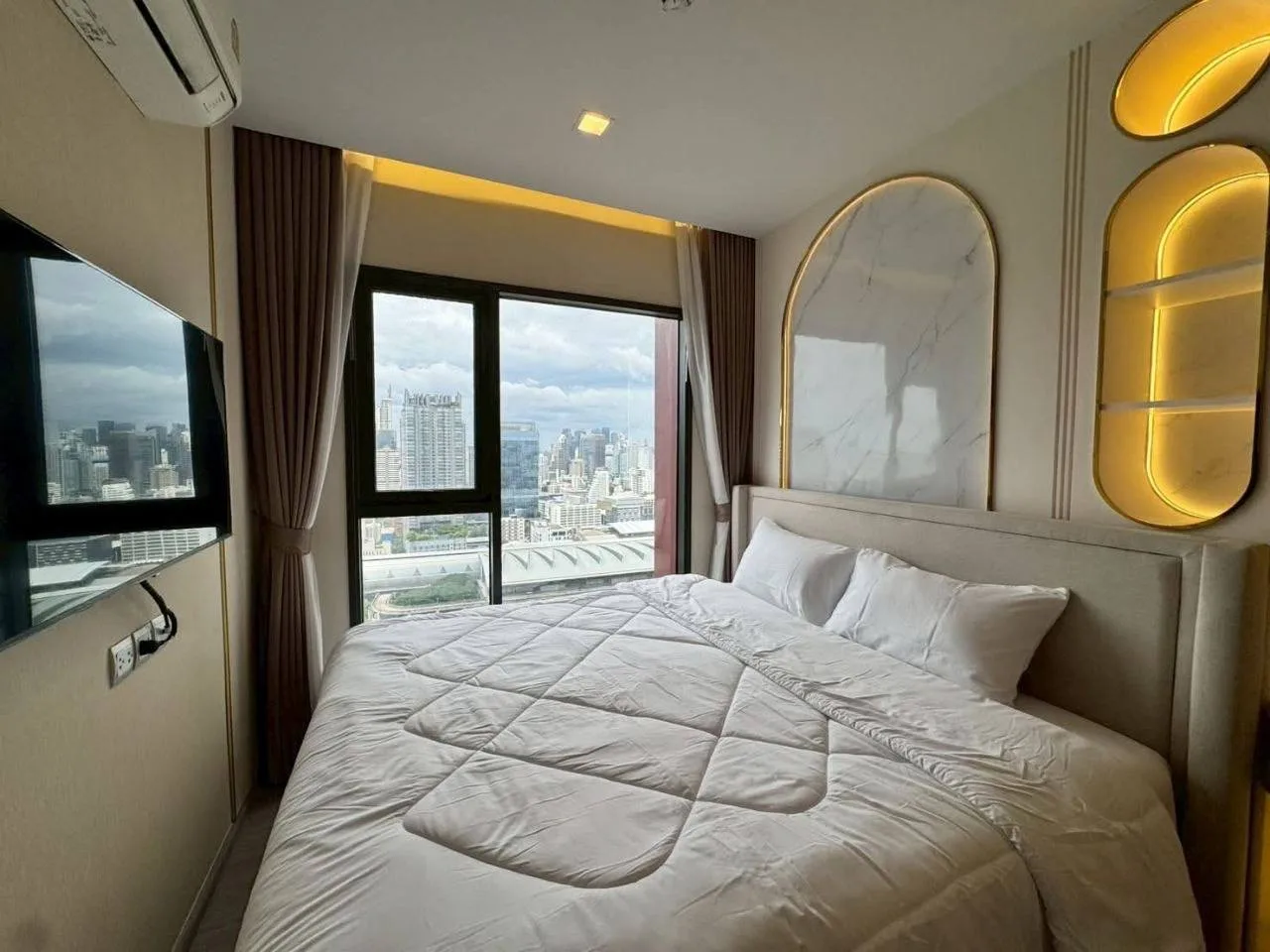 2 bedroom condo for rent in Rama 9 Bangkok - master bedroom interior