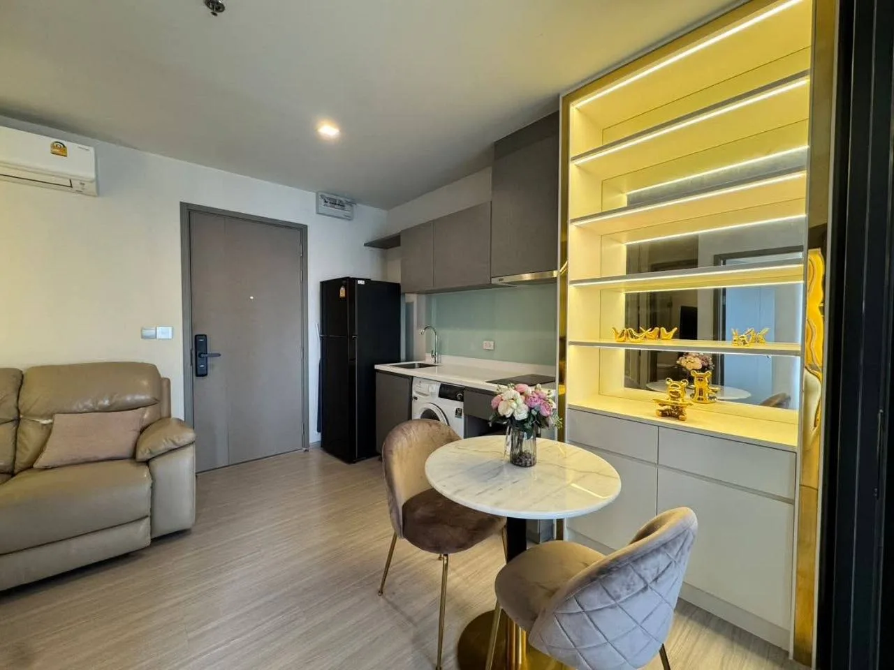 2 bedroom condo for rent in Rama 9 Bangkok - living room view